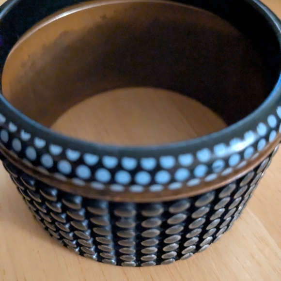 Elegant Black and Gold Dot Bracelet Set - Picture 3 of 3